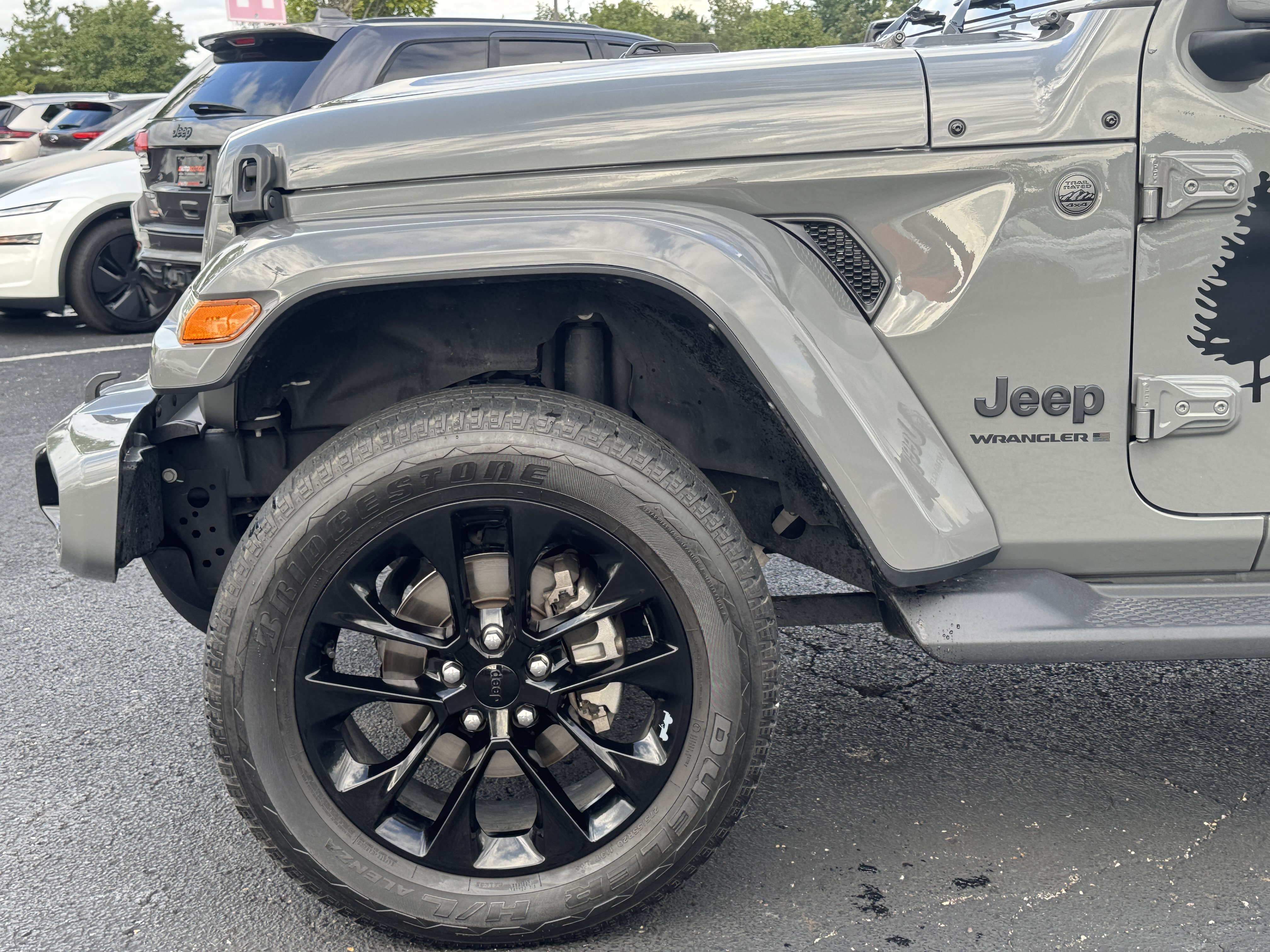 Used 2023 Jeep Wrangler Unlimited Sahara AWD/4WD image 31