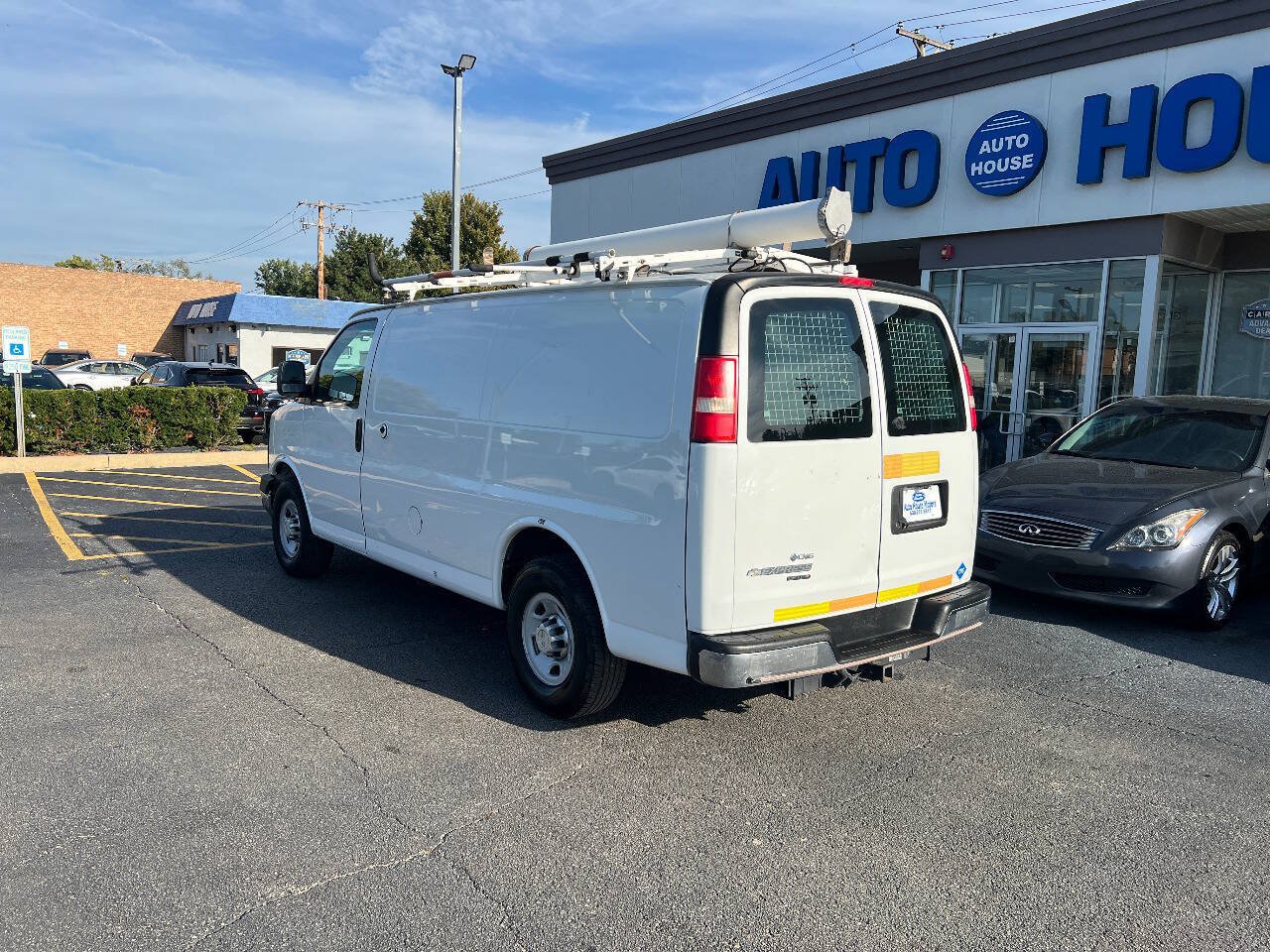 Used 2014 Chevrolet Express 2500 w/ Cold Climate Package RWD image 9