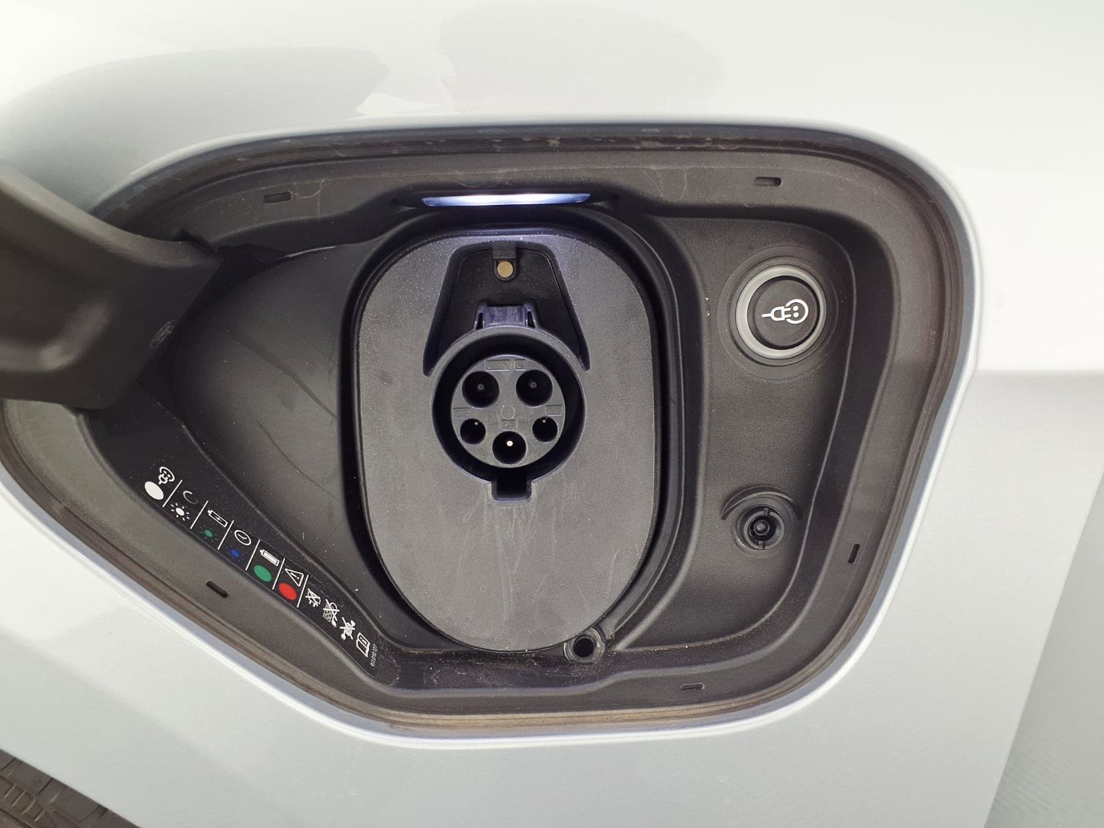 Used 2023 Porsche Taycan 4S image 22