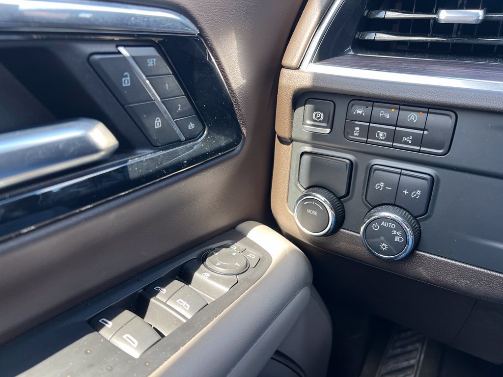 Used 2025 Chevrolet Tahoe LT RWD image 18