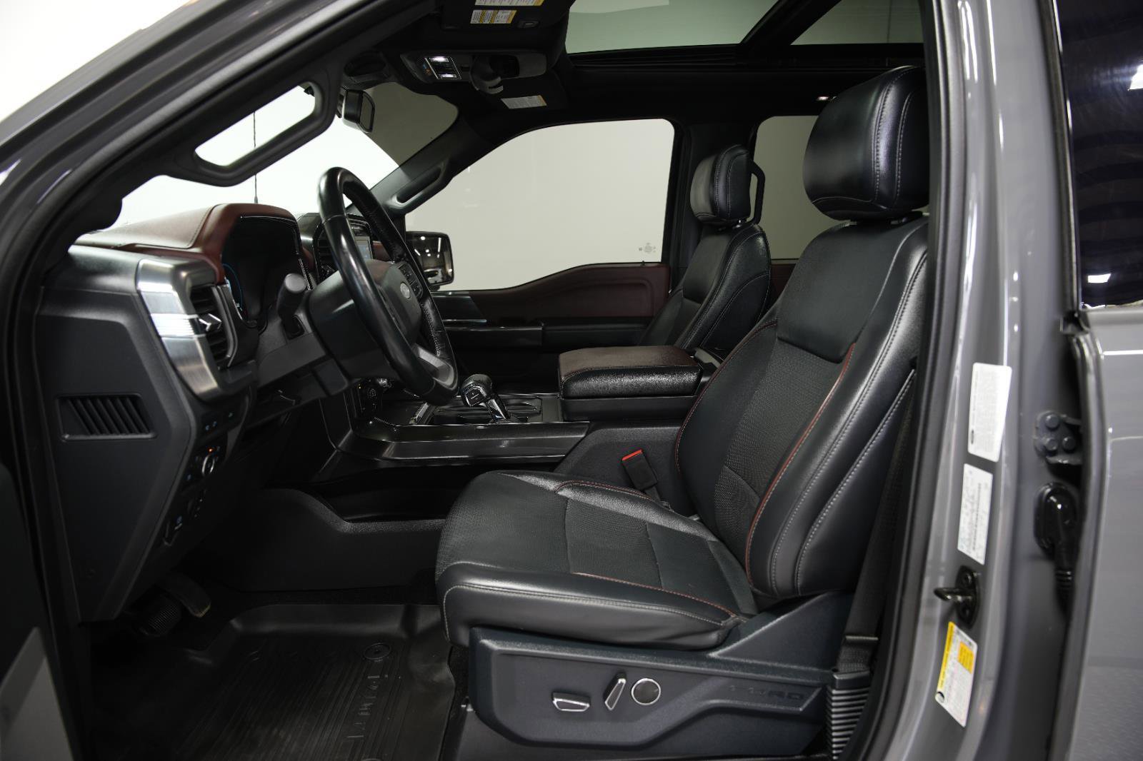 Used 2021 Ford F150 Lariat w/ Max Trailer Tow Package image 25