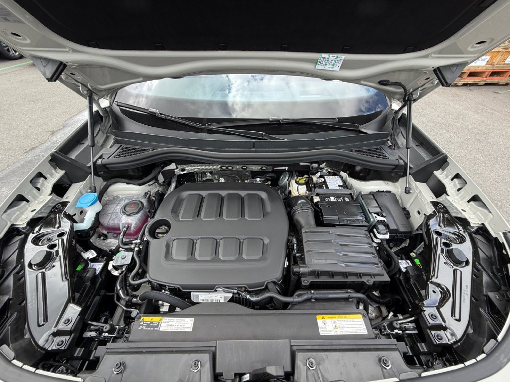 New 2026 Volkswagen Tiguan SEL R-Line AWD/4WD image 28