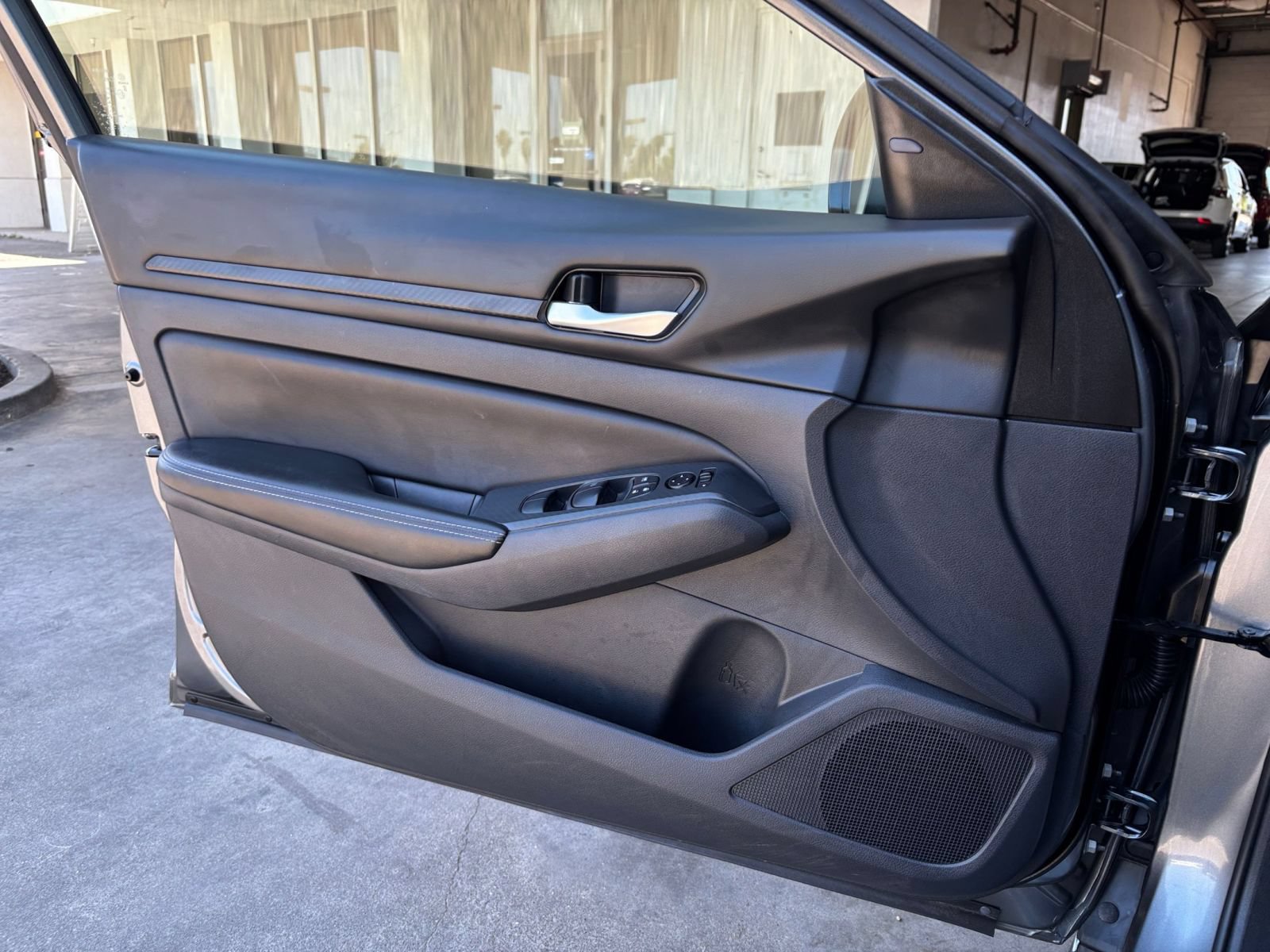 Used 2025 Nissan Altima 2.5 SV FWD image 18