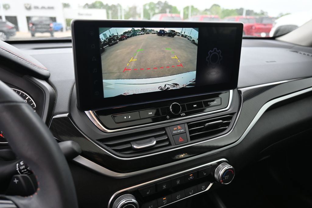 Used 2023 Nissan Altima 2.5 SR w/ SR Premium Package image 11