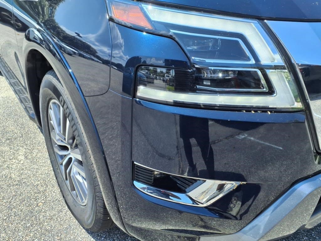 Used 2024 Nissan Armada SL w/ Cargo Package image 3