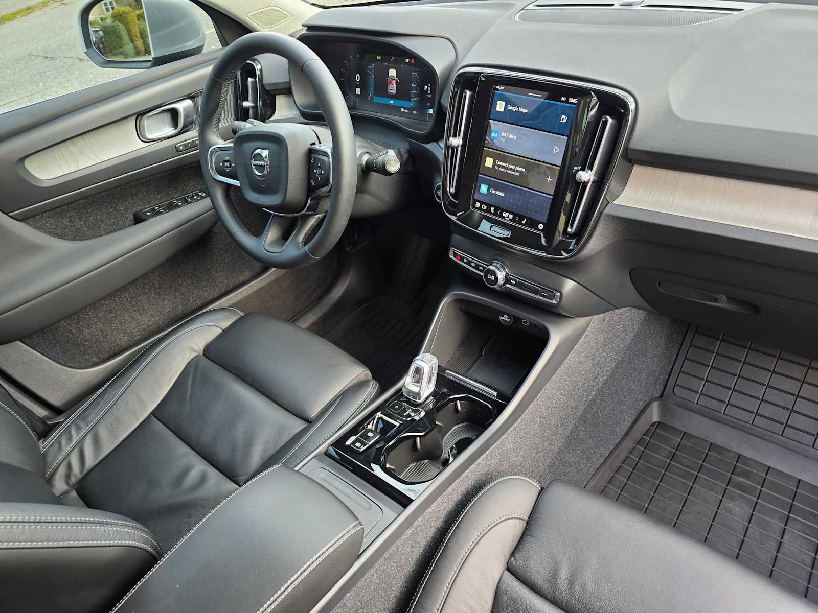 Certified 2023 Volvo XC40 B5 Plus w/ Protection Package Premier image 10