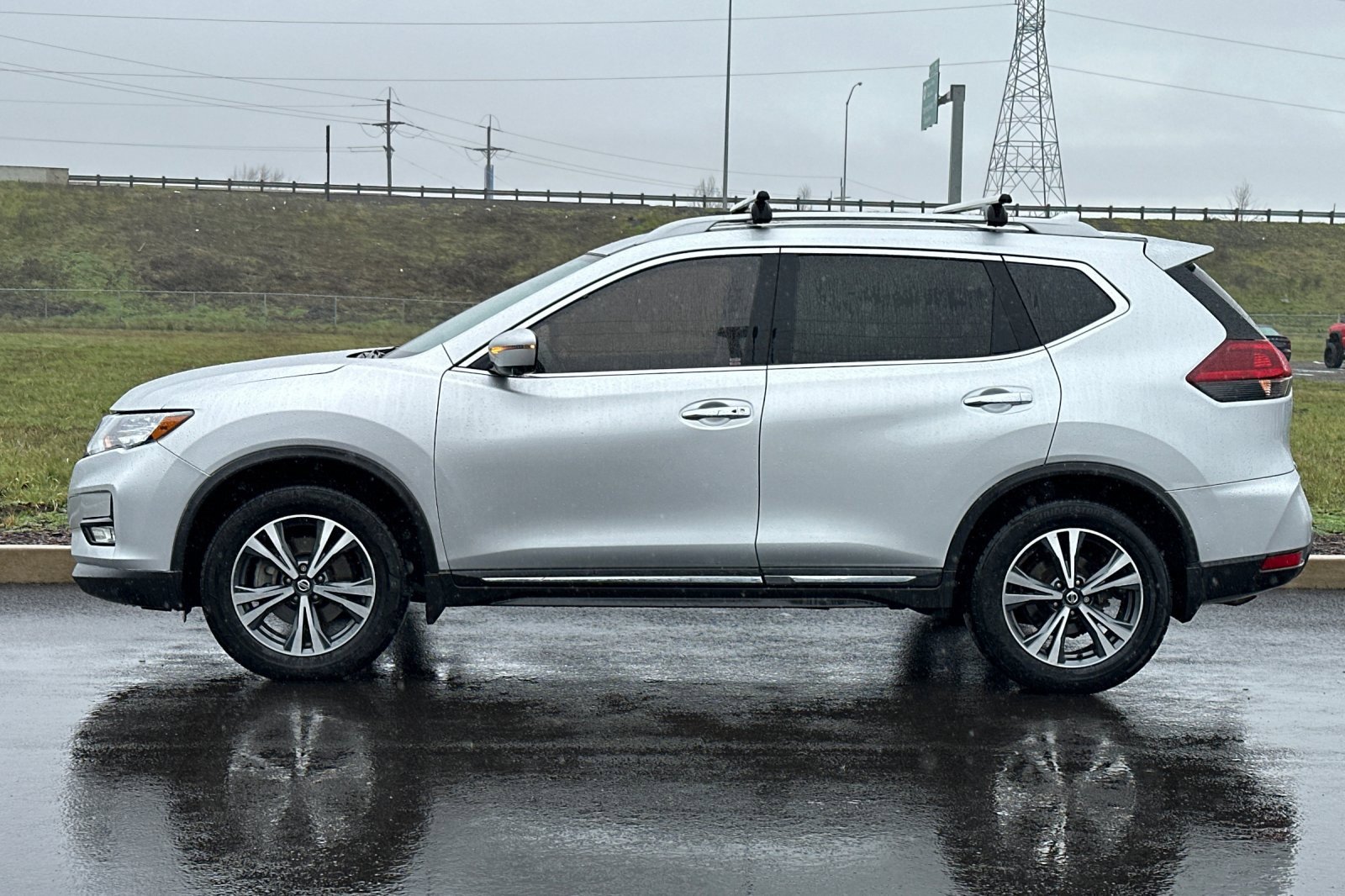 Used 2018 Nissan Rogue SL w/ Premium Package image 6
