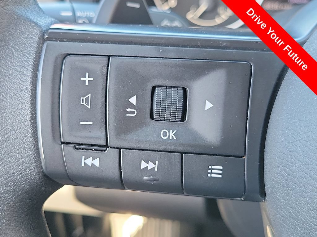 Used 2025 Nissan Pathfinder S FWD image 5