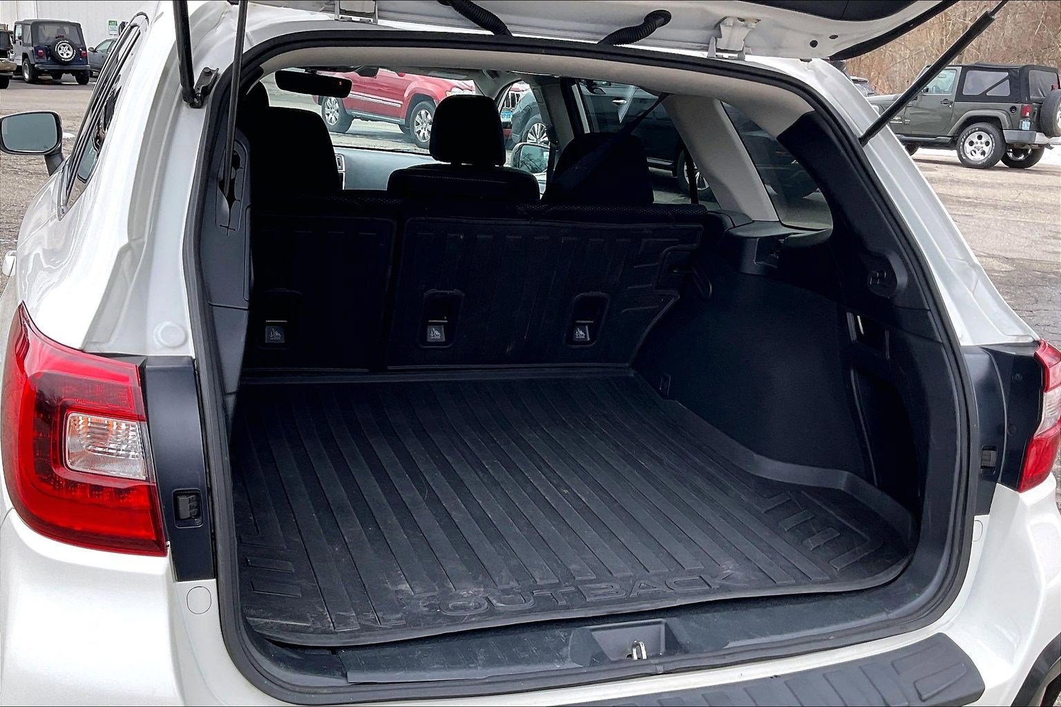 Used 2018 Subaru Outback 2.5i Premium image 29