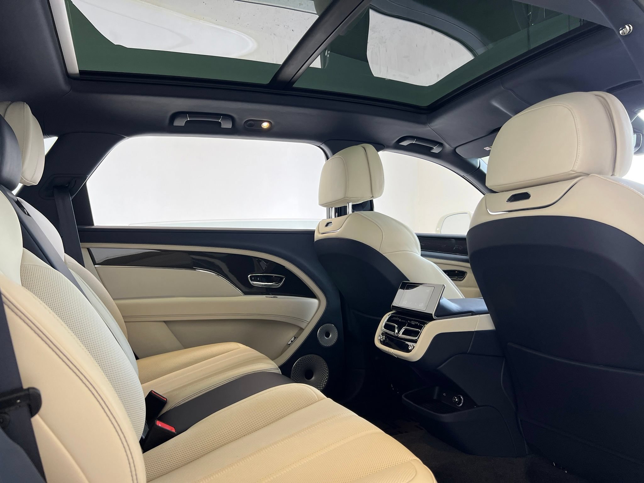 New 2026 Bentley Bentayga Extended Wheelbase AWD/4WD image 24