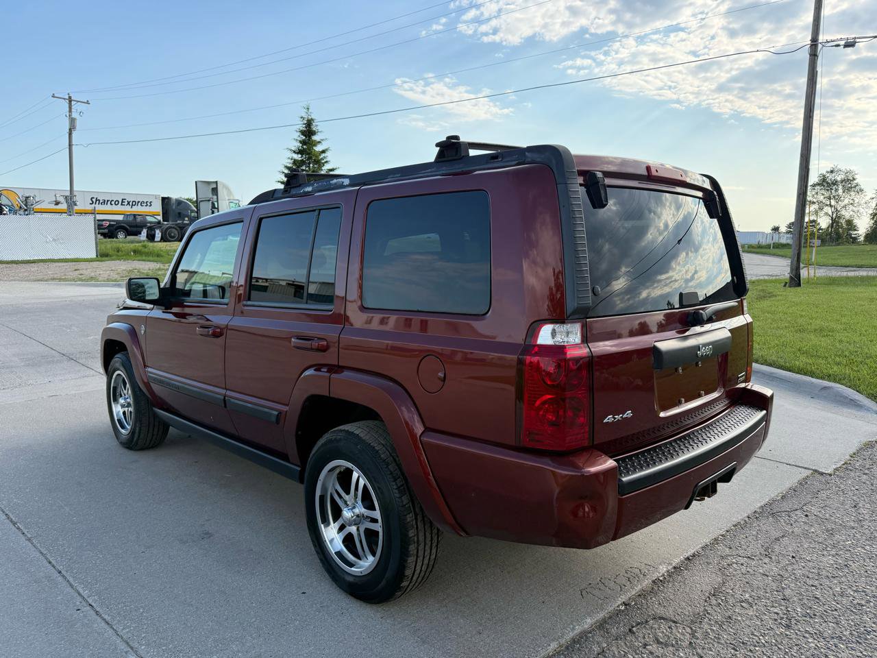 Used 2007 Jeep Commander Sport AWD/4WD image 7