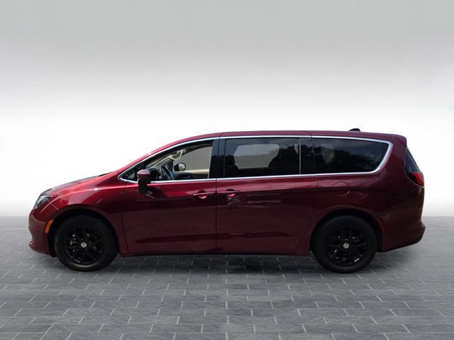 Used 2023 Chrysler Voyager LX FWD image 4