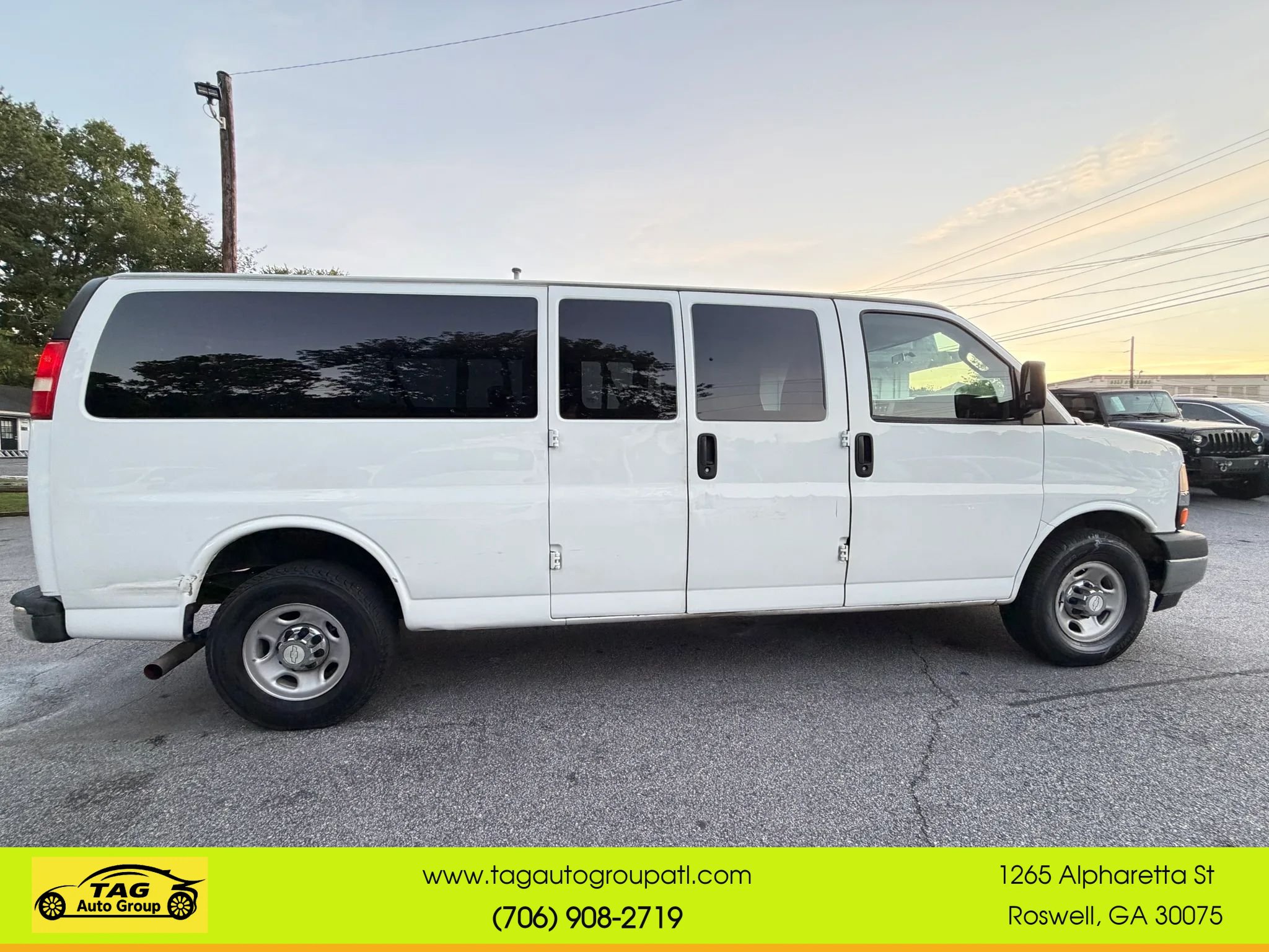 Used 2017 Chevrolet Express 3500 LT w/ LT Preferred Equipment Group RWD image 8