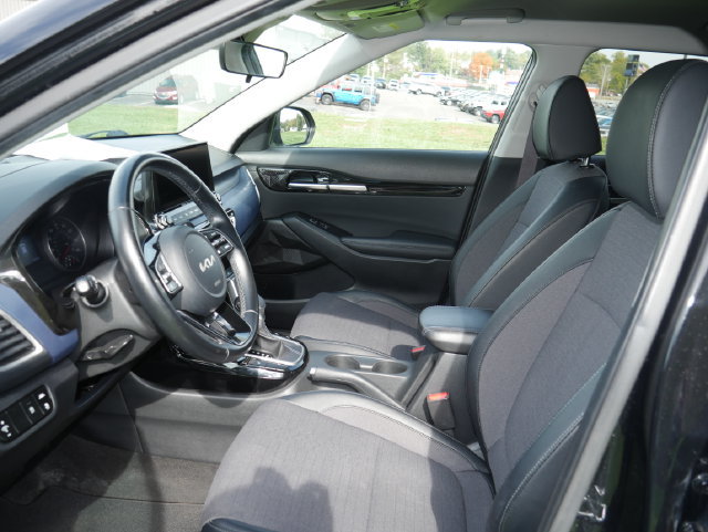 Used 2022 Kia Seltos S AWD/4WD image 2