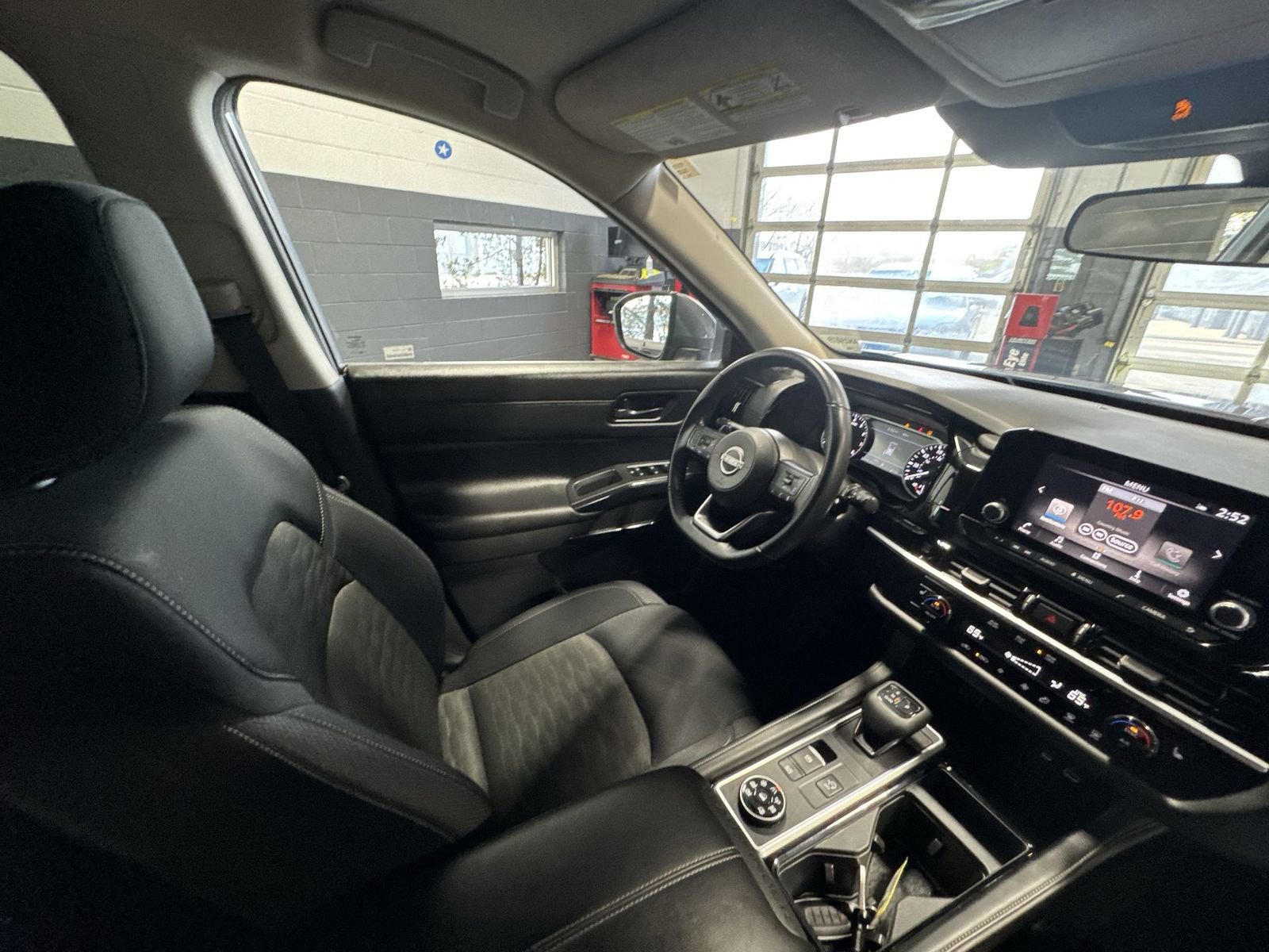 Certified 2025 Nissan Pathfinder SV image 7