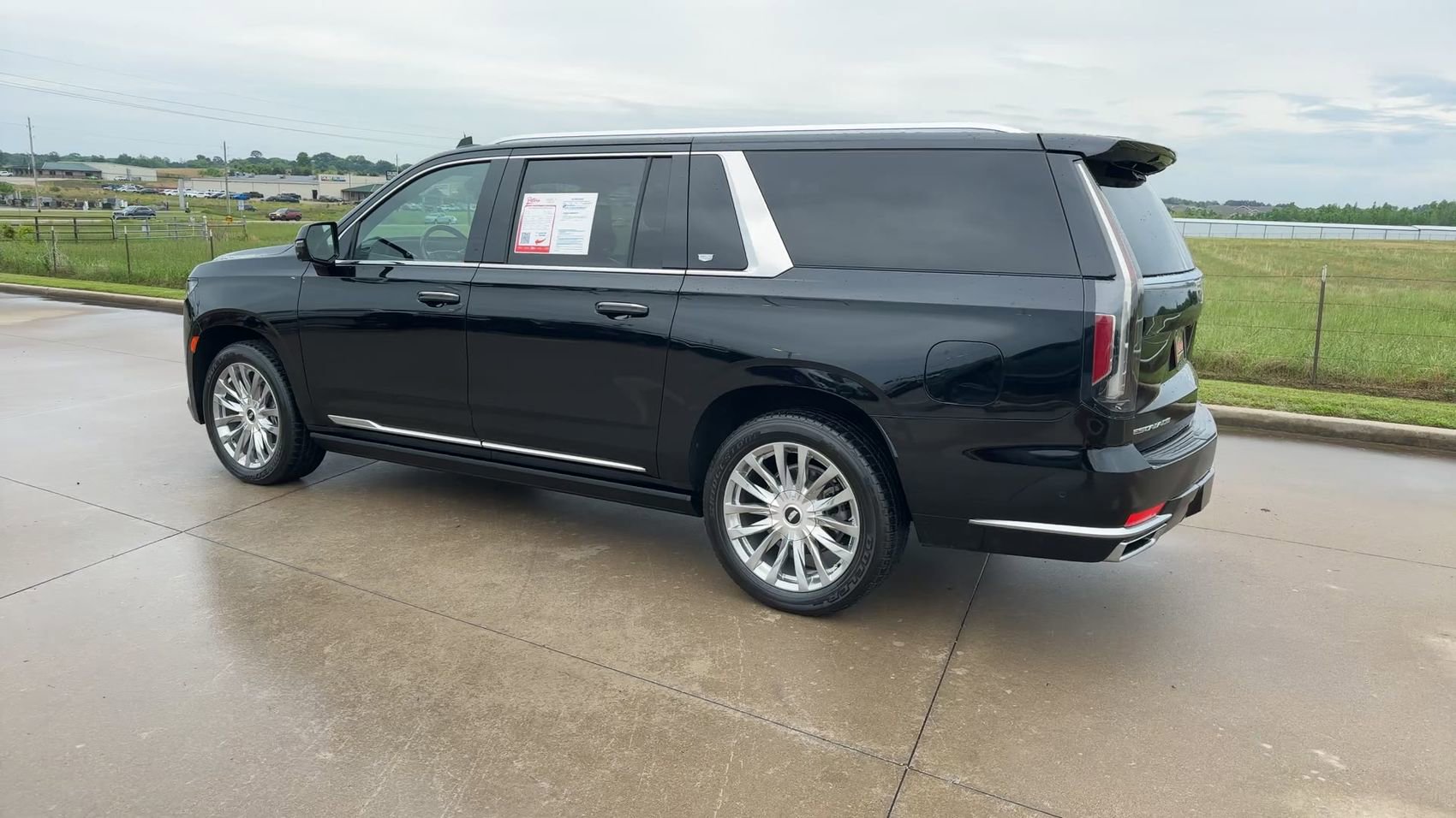 Used 2021 Cadillac Escalade ESV Premium Luxury w/ Driver Assist Tech Package AWD/4WD image 5