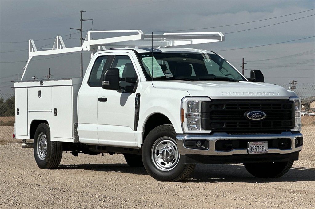 Used 2025 Ford F250 XL w/ XL Chrome Package image 2