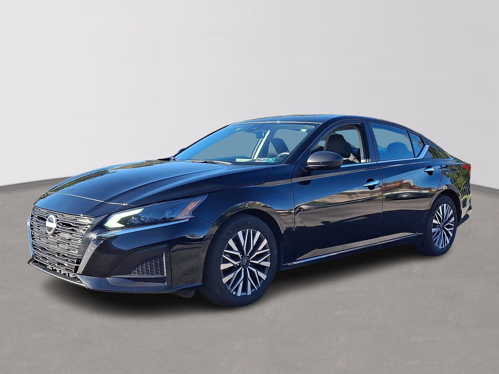 Used 2025 Nissan Altima 2.5 SV FWD image 3