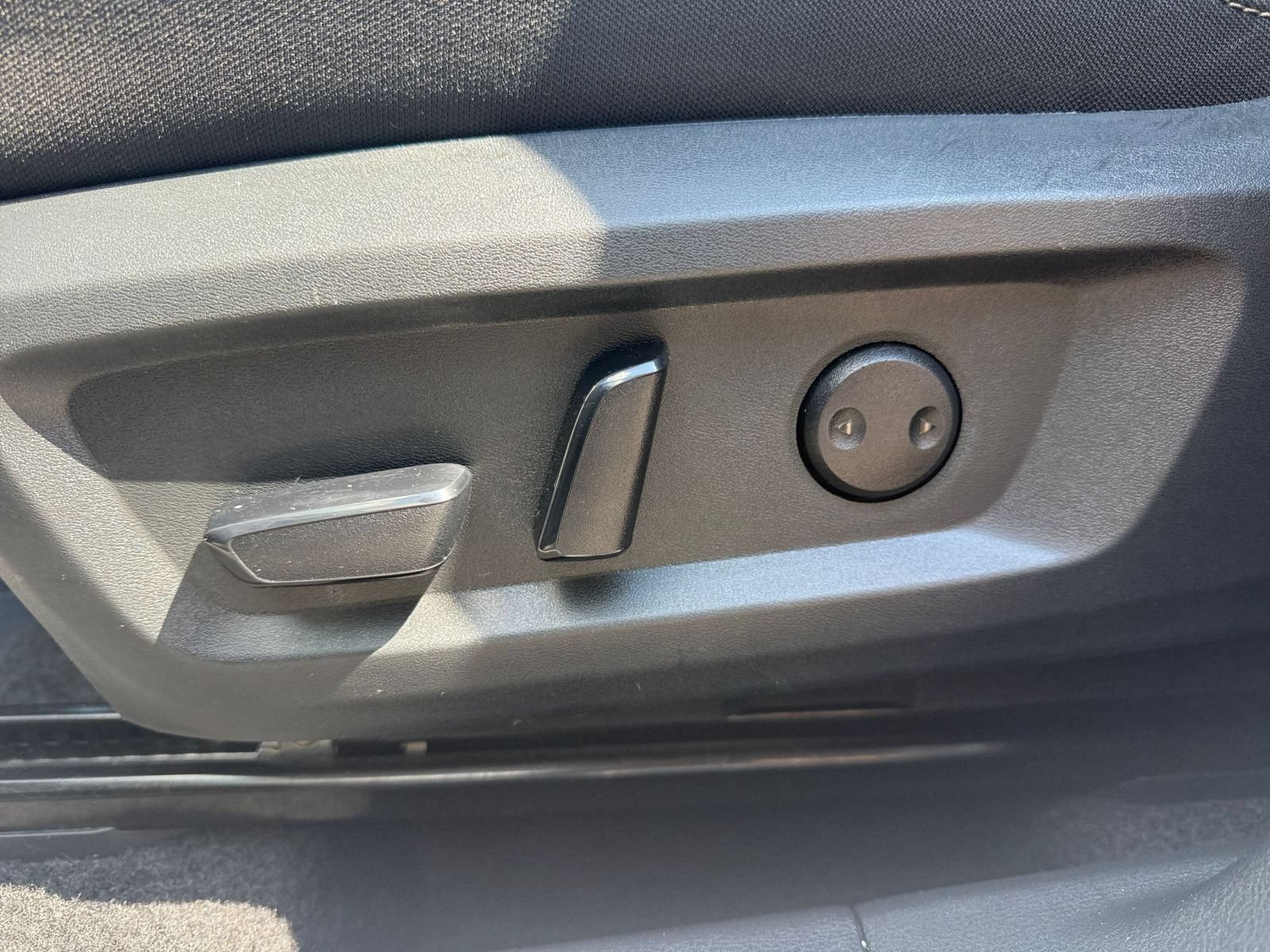 Used 2025 Nissan Rogue SV AWD/4WD image 19