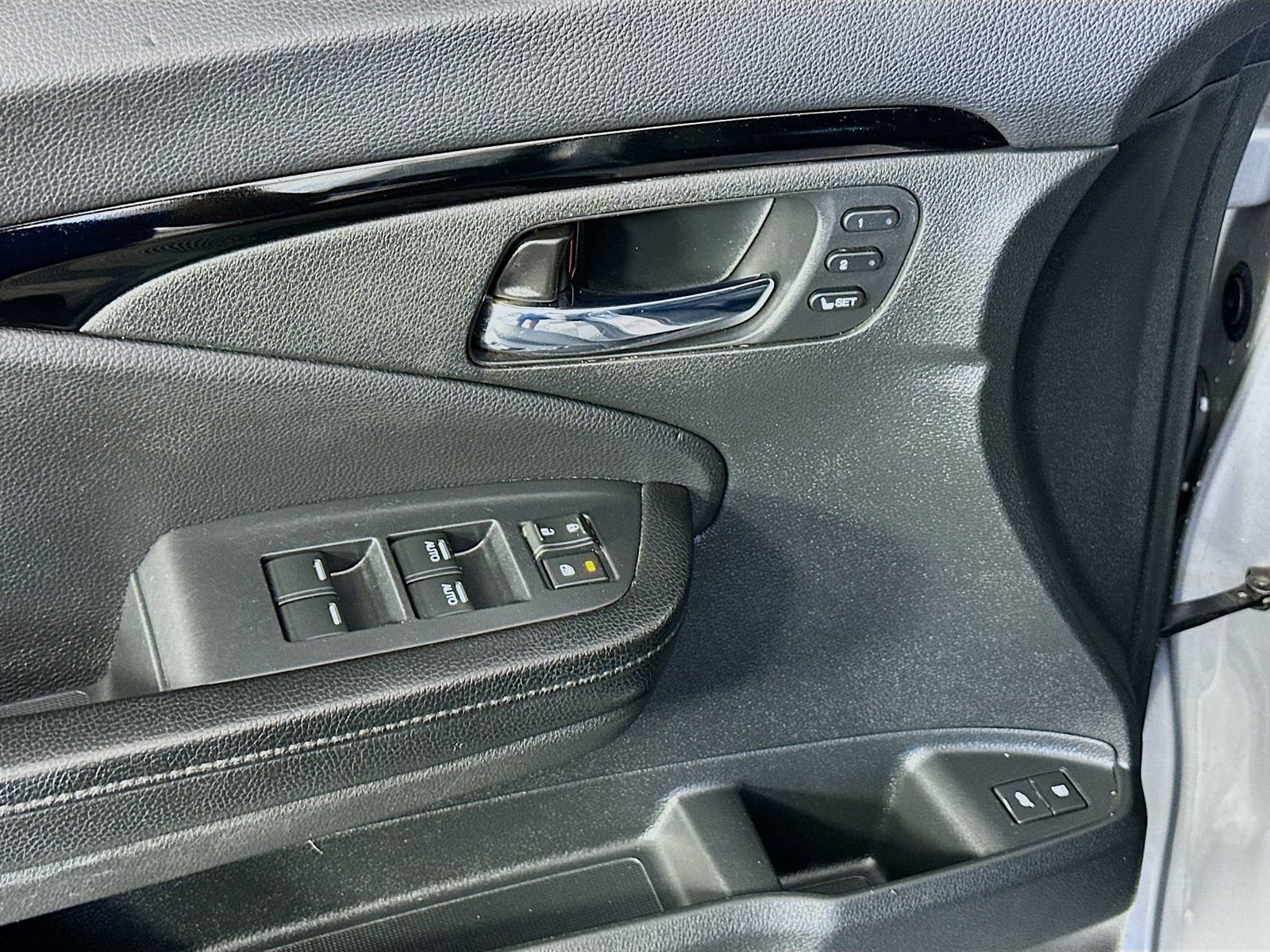 Used 2016 Honda Pilot Elite image 18