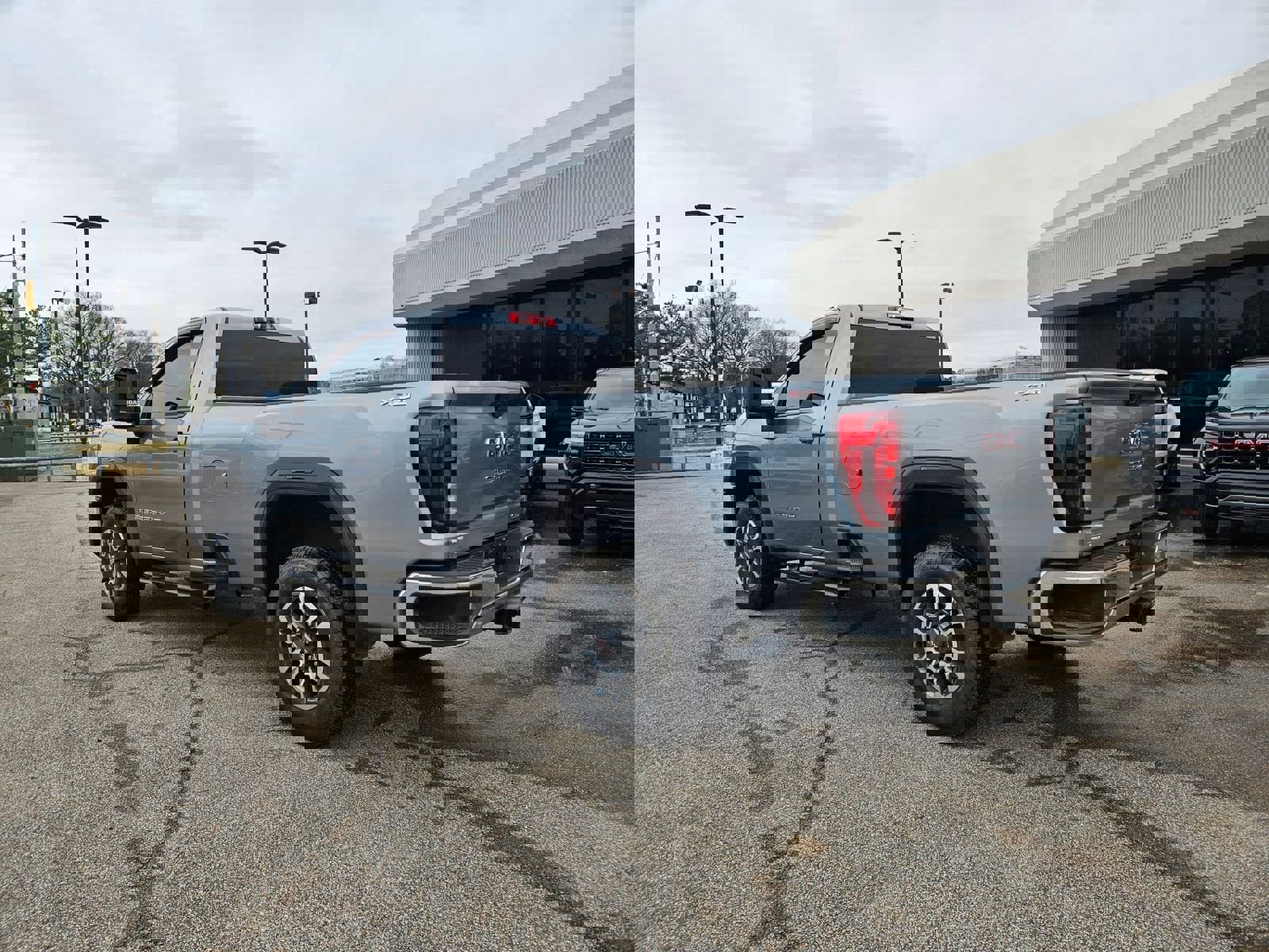 Used 2025 GMC Sierra 2500 SLE w/ SLE Convenience Package image 31