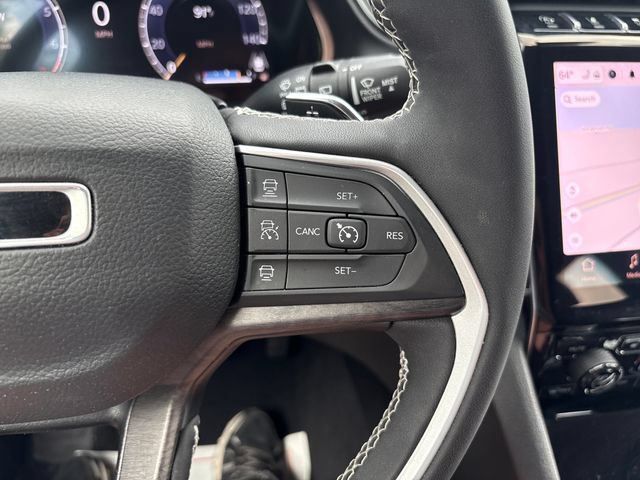 Used 2023 Jeep Grand Cherokee Limited AWD/4WD image 12