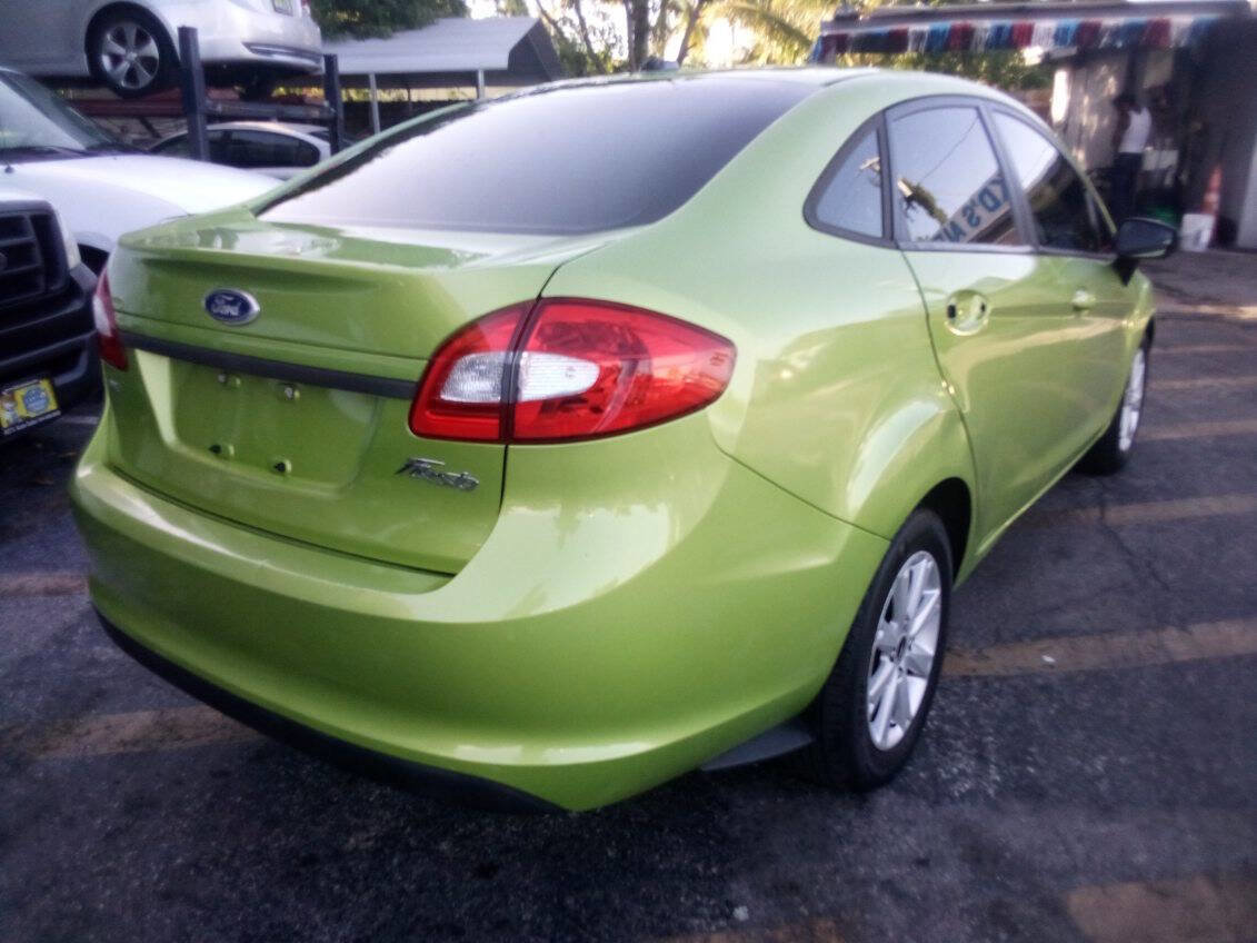 Used 2011 Ford Fiesta SE w/ 203A Rapid Spec Order Code image 6