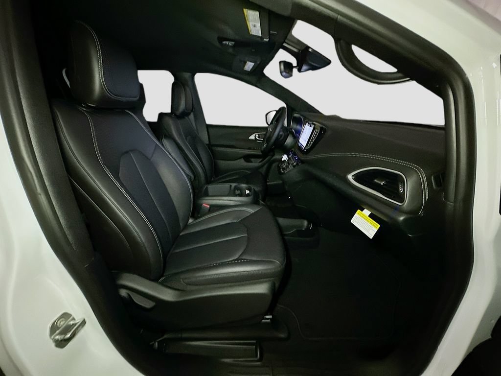 New 2026 Chrysler Pacifica Select FWD image 34