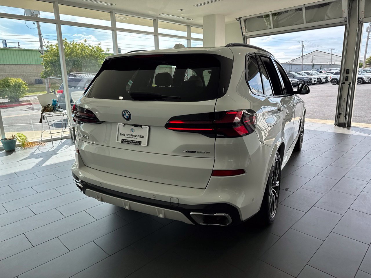 Used 2024 BMW X5 xDrive50e w/ M Sport Package AWD/4WD image 7