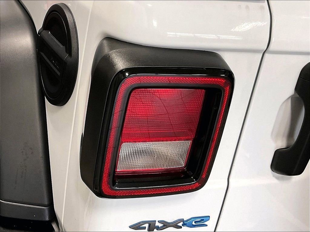 Used 2023 Jeep Wrangler Unlimited w/ Cold Weather Group AWD/4WD image 33