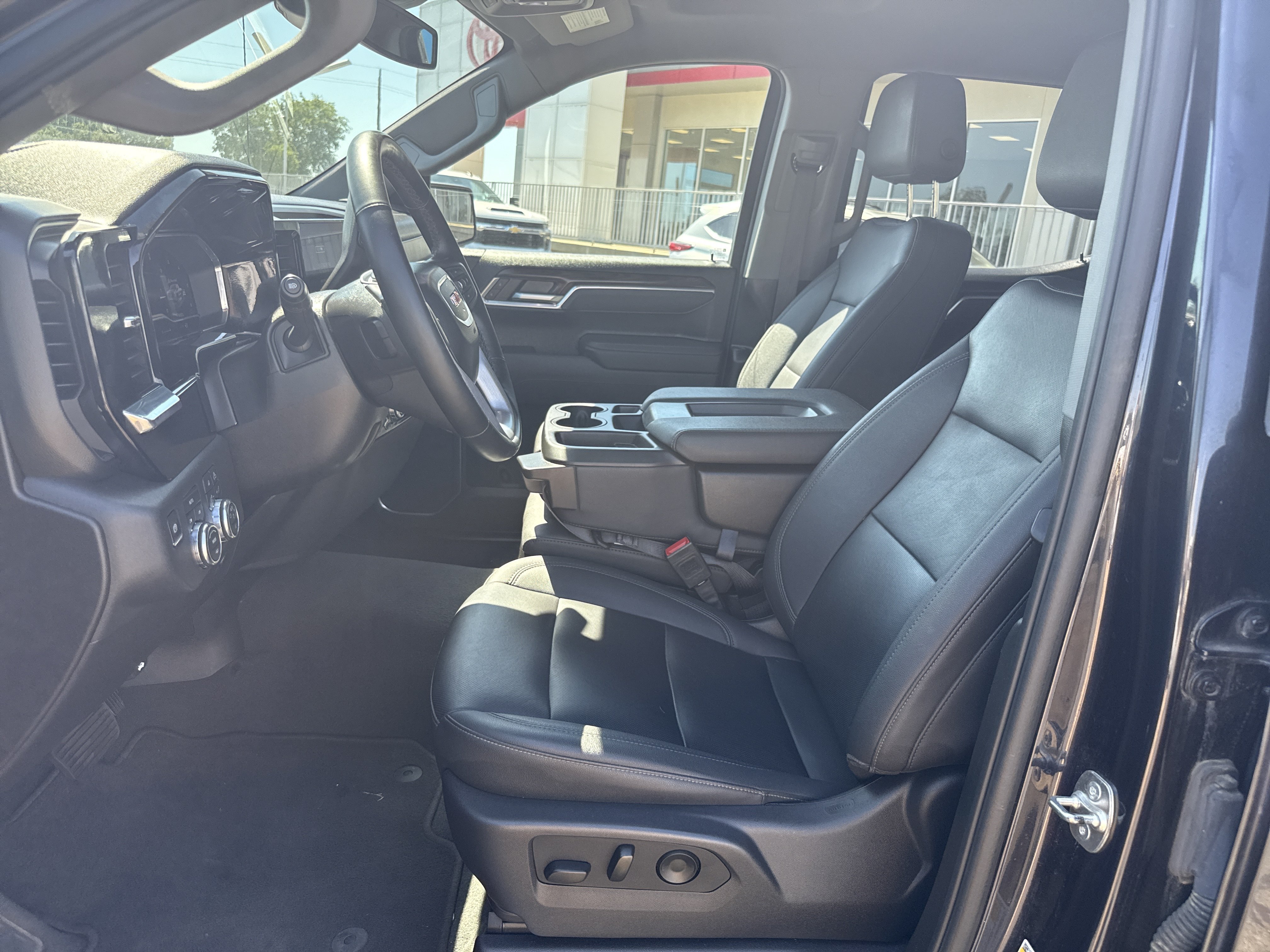 Used 2025 GMC Sierra 1500 SLT AWD/4WD image 12