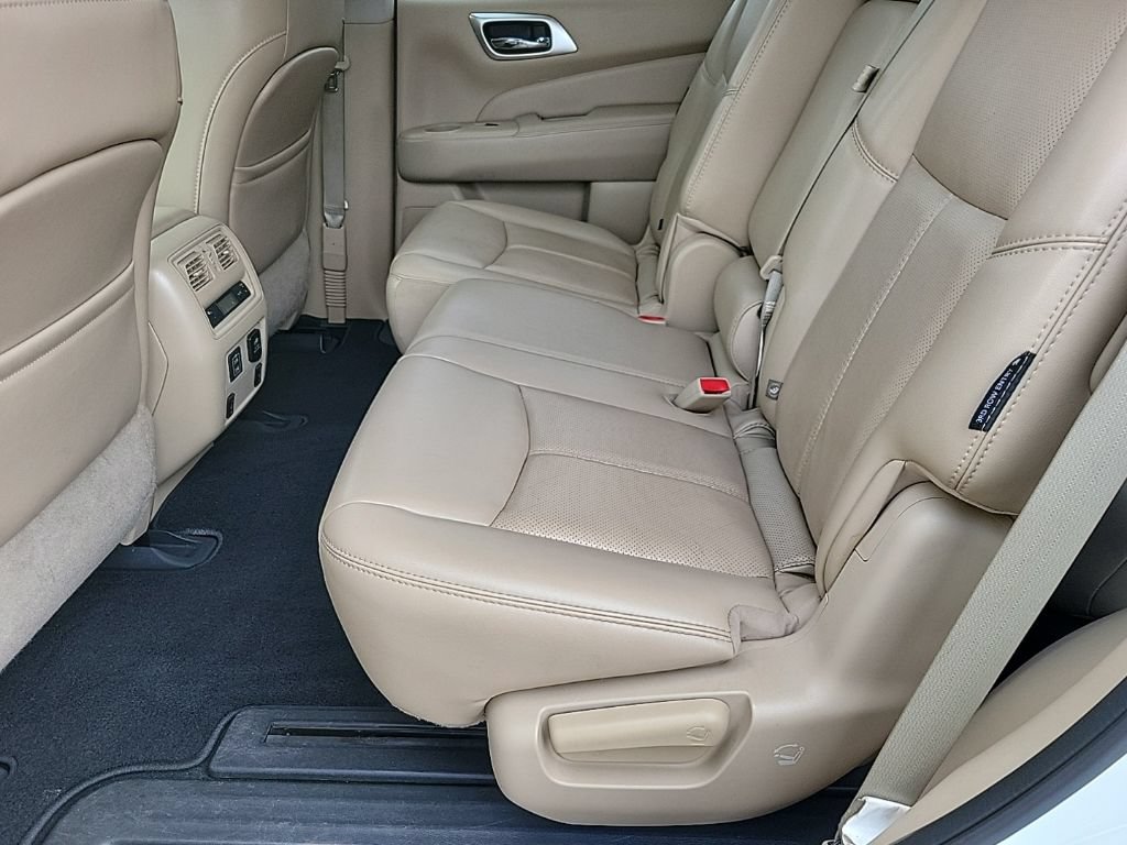 Used 2018 Nissan Pathfinder Platinum AWD/4WD image 15