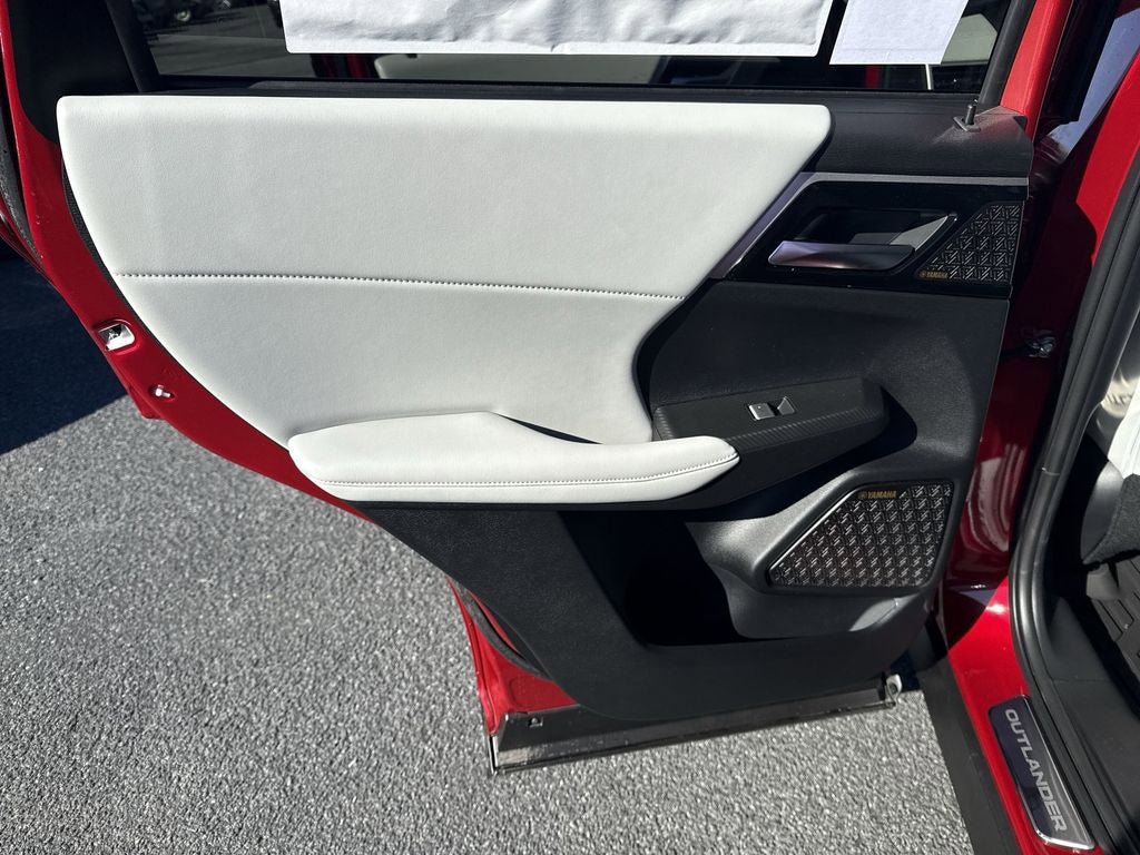 New 2025 Mitsubishi Outlander SE image 27