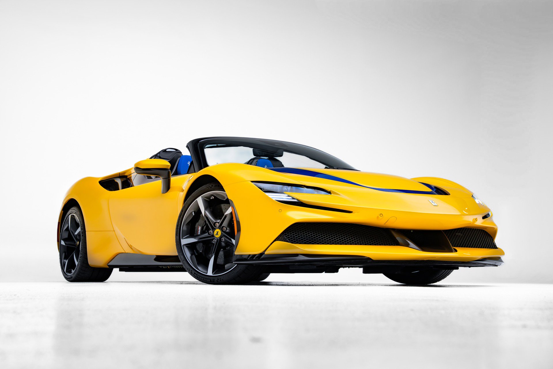 Used 2023 Ferrari SF90 Spider AWD/4WD image 27