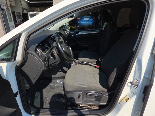 Used 2016 Volkswagen Golf S FWD image 9