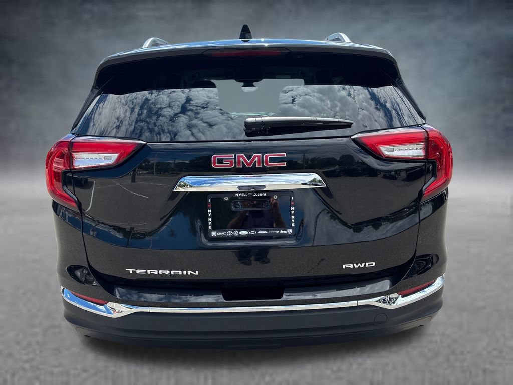 Used 2024 GMC Terrain SLT AWD/4WD image 4