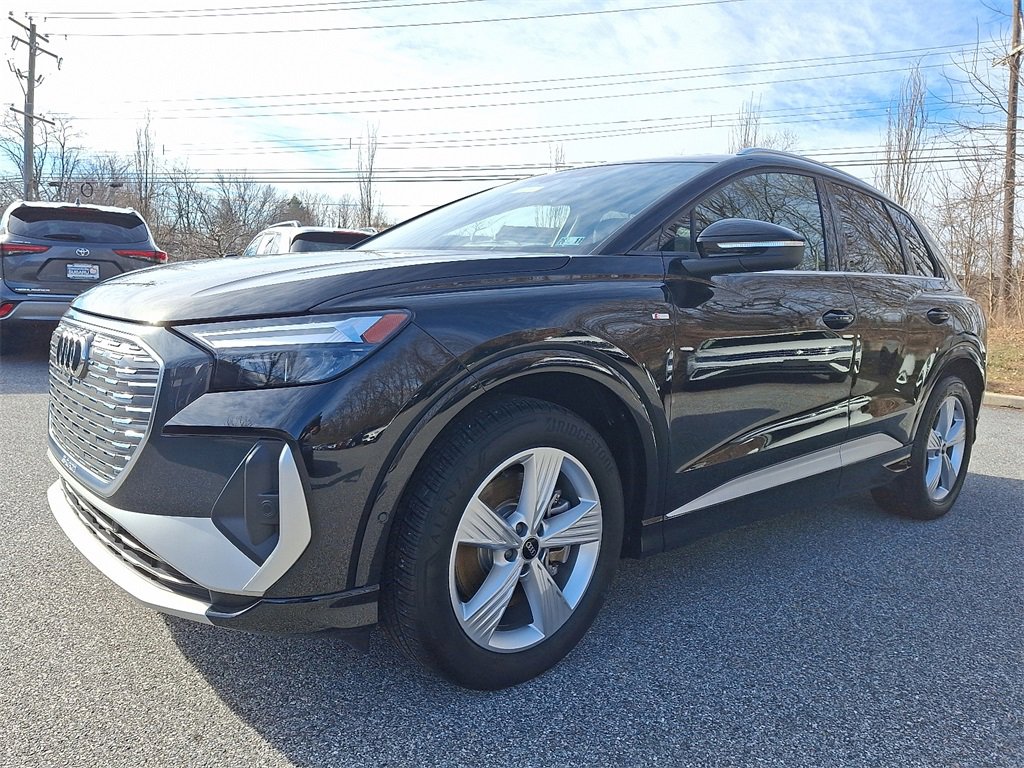 Used 2024 Audi Q4 e-tron Premium Plus image 3