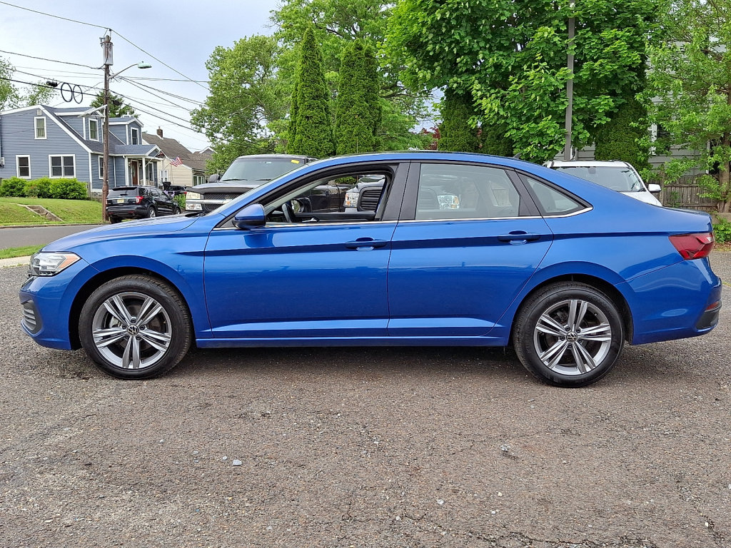 Used 2024 Volkswagen Jetta SE FWD image 2