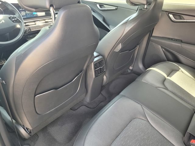 Used 2024 Kia Niro Wave w/ Wave Preserve Package FWD image 12
