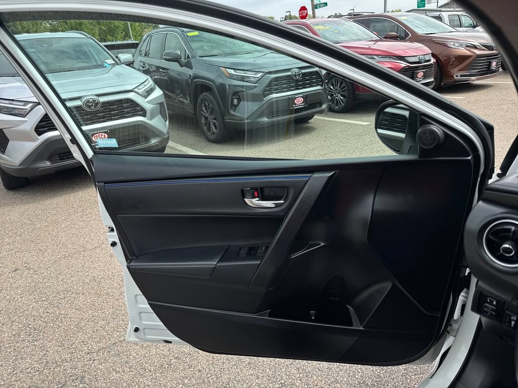 Used 2019 Toyota Corolla SE w/ Carpet Mat Package (TMS) FWD image 32