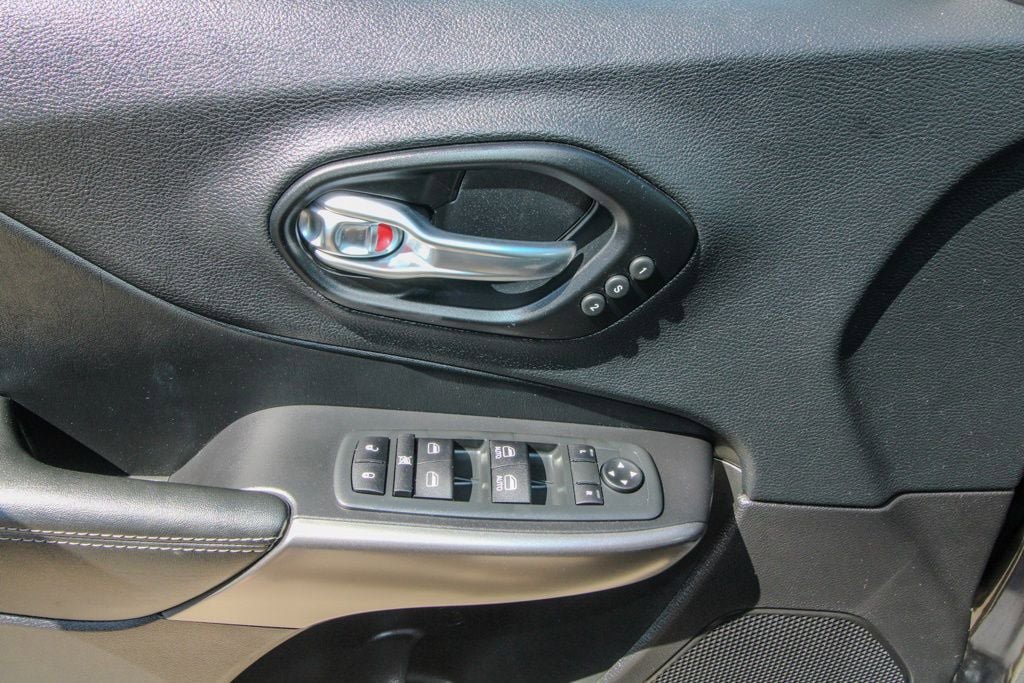 Used 2021 Jeep Cherokee Limited w/ Elite Package image 14