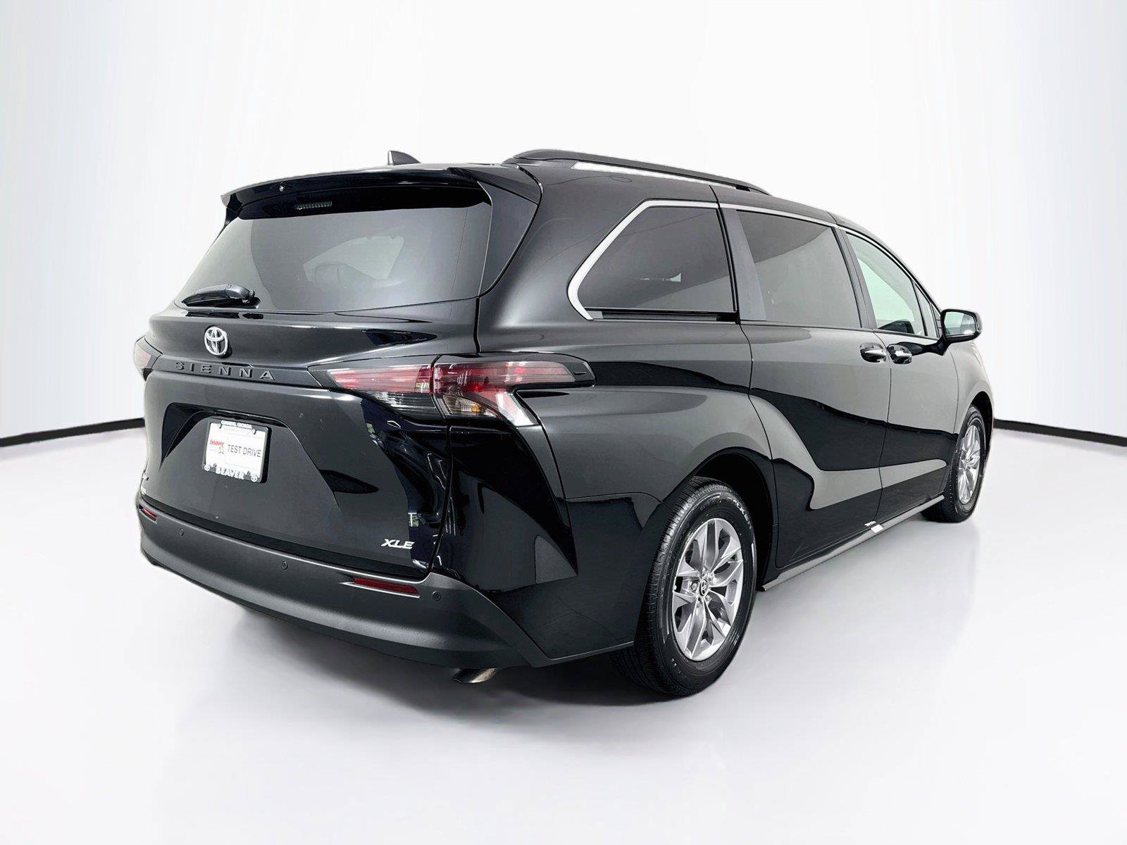 Certified 2026 Toyota Sienna XLE FWD image 2