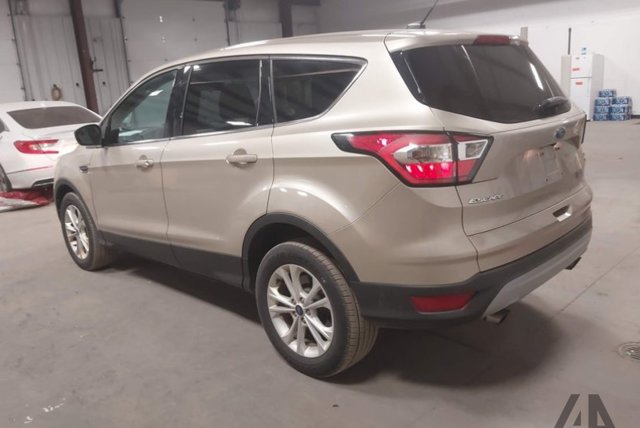 Used 2017 Ford Escape SE AWD/4WD image 3
