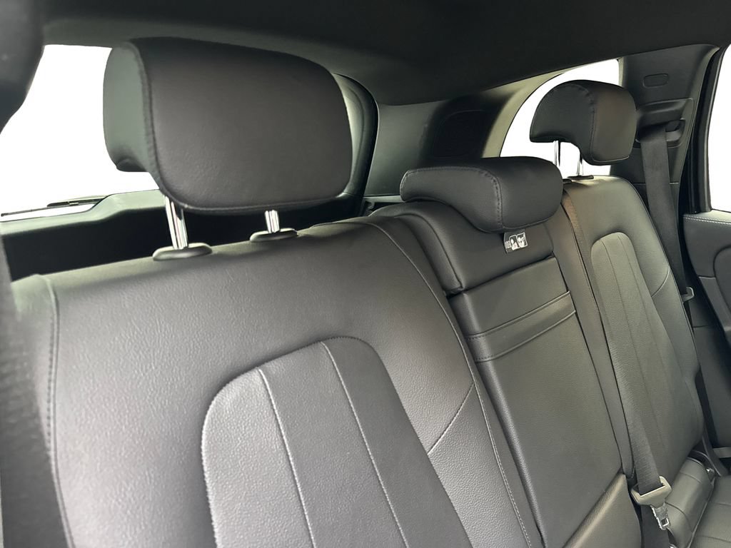 Used 2025 Mercedes-Benz GLB 250 4MATIC image 39