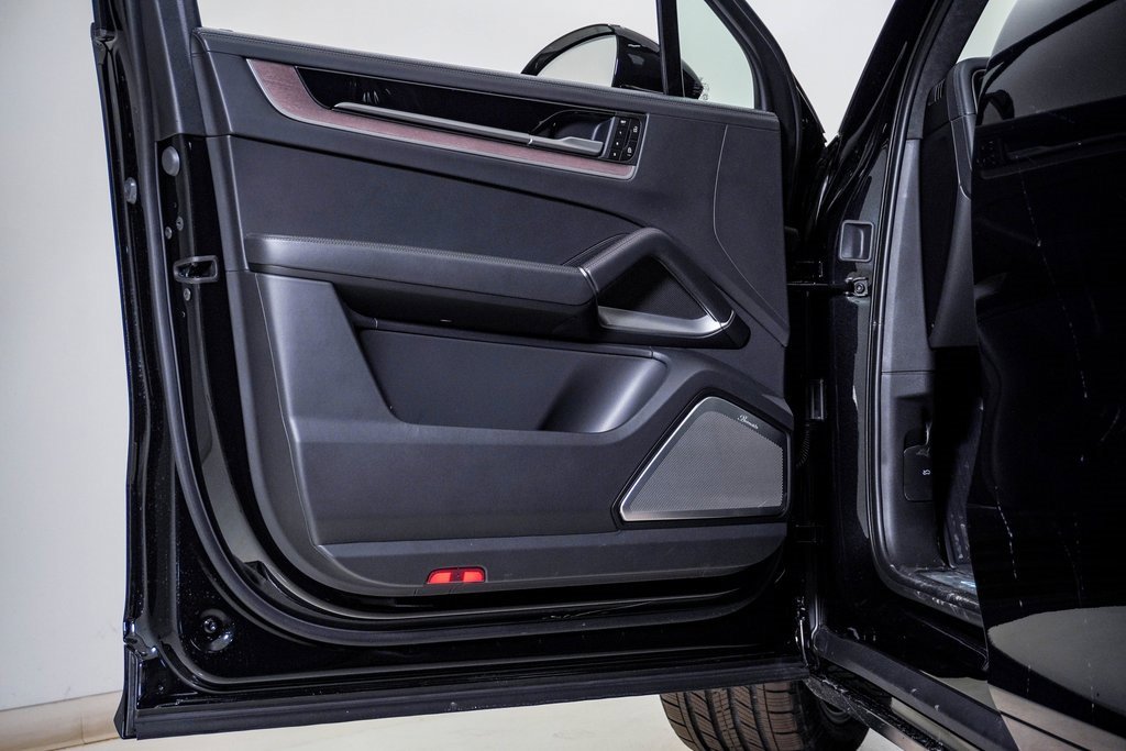 New 2026 Porsche Cayenne GTS image 25