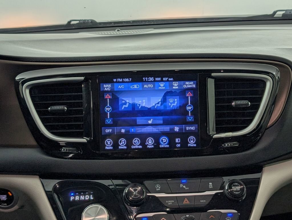 Used 2017 Chrysler Pacifica Touring-L image 16