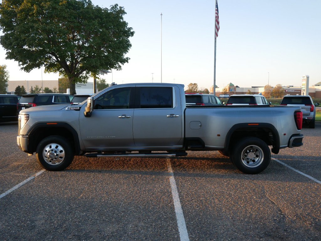 Used 2024 GMC Sierra 3500 Denali w/ Denali Reserve Package AWD/4WD image 6
