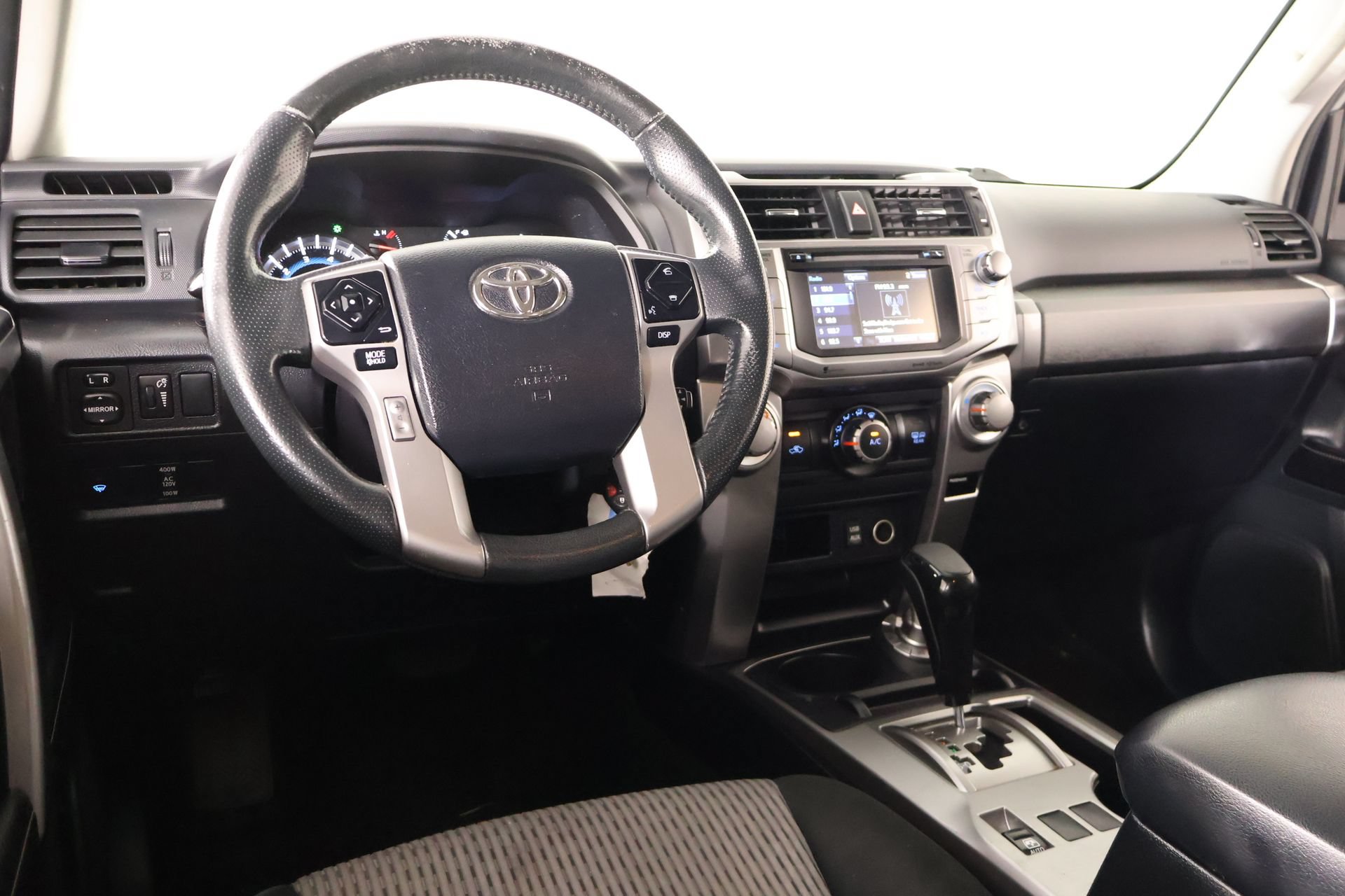 Used 2016 Toyota 4Runner SR5 AWD/4WD image 2