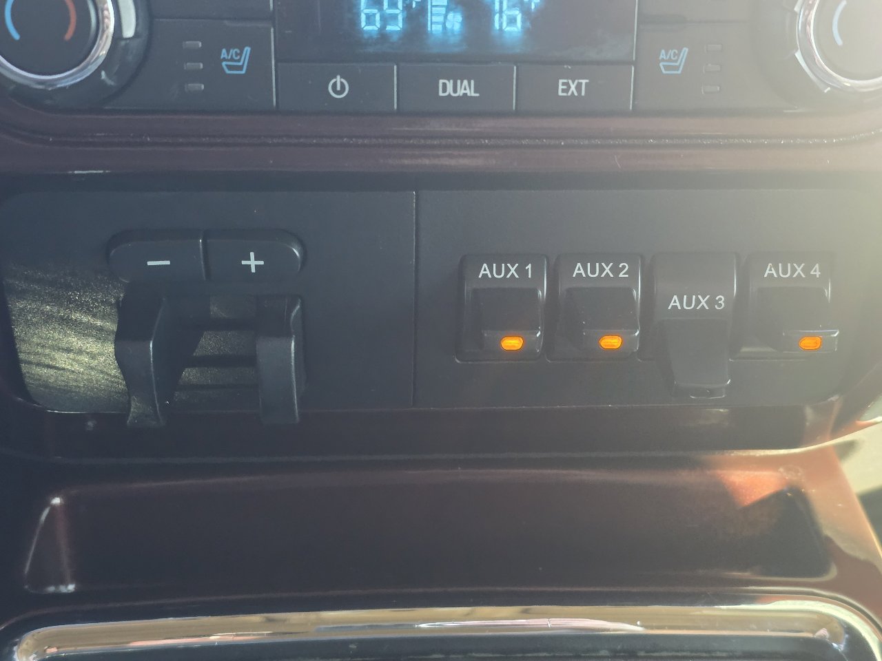 Used 2011 Ford F250 Lariat w/ Lariat Interior Pkg image 21