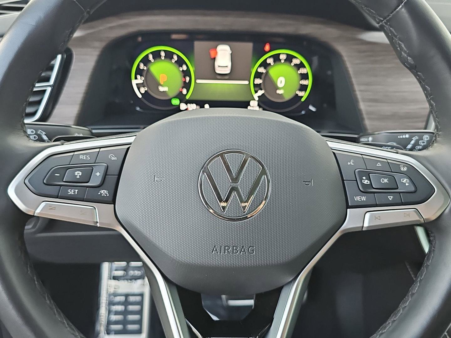 Used 2025 Volkswagen Atlas SEL Premium R-Line image 20